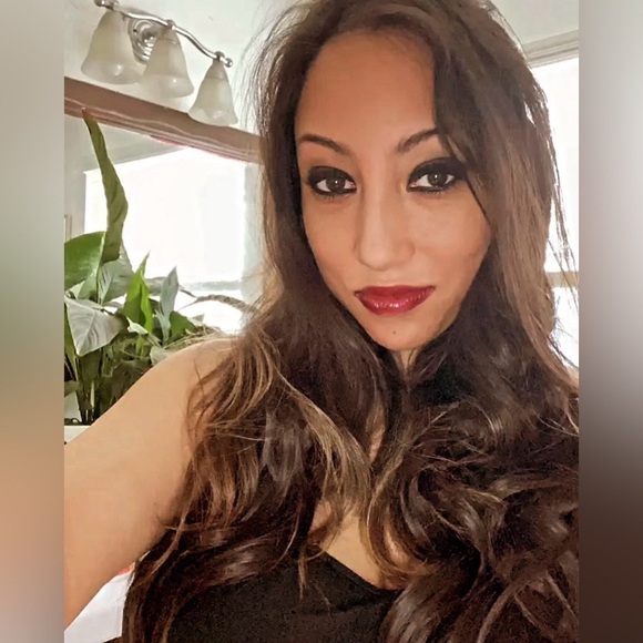 Meet your Posher, Jennifer - Picture 2 of 14